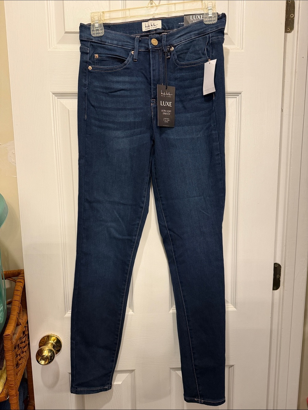 Nicole Miller Luxe Dark Blue Ultra Soft Stretch,  High Rise Skinny Jeans. Size 4